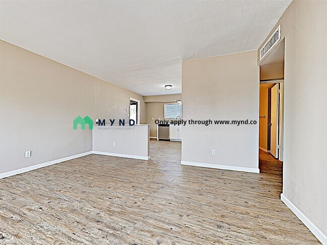 Foto del edificio - 3 br, 1 bath Apartment - 8048 W Clayton Dr