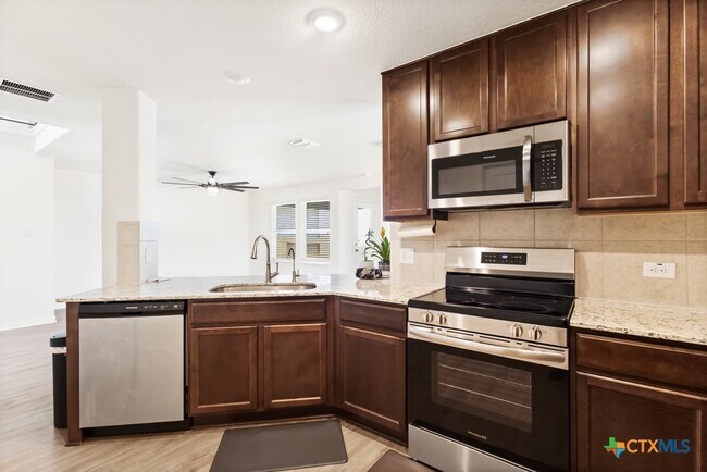 Building Photo - 11221 Hollinger Cir
