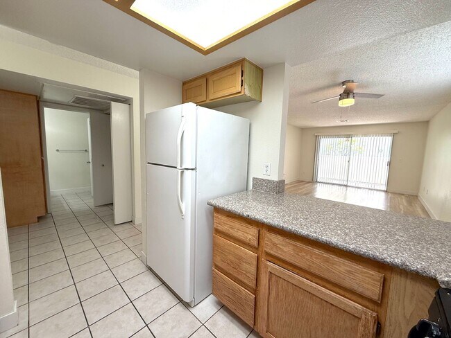 Foto del edificio - 7100 W Pirates Cove Rd