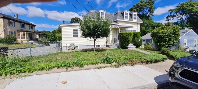 Frente de la casa - 11 Foster St