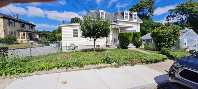 Front of the house - 11 Foster St