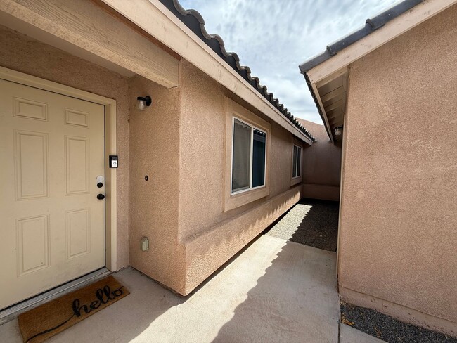 Building Photo - 3 Bedroom Condo in Desert Sky!