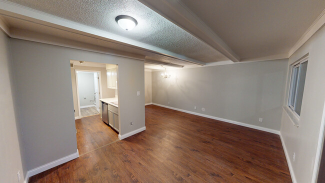 Building Photo - 73 Trails End