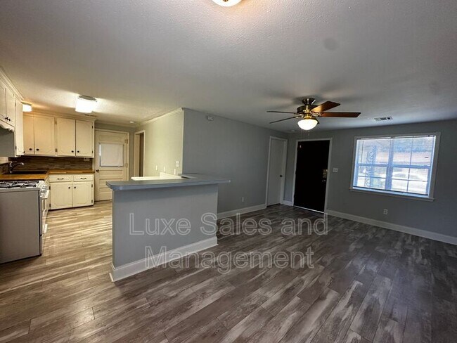 Foto del edificio - 3628 Firethorn Dr