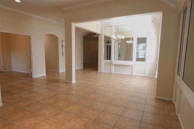 Building Photo - 123 N Acacia Park Cir