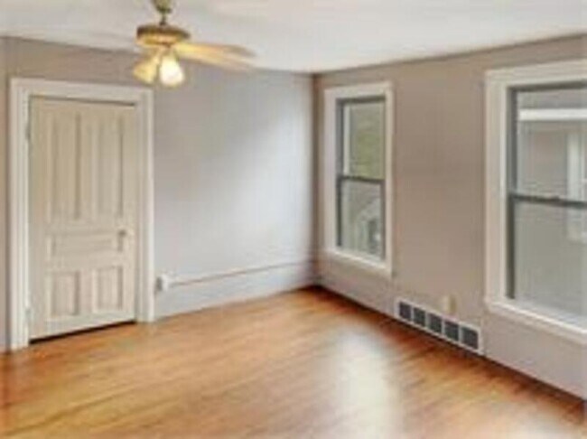 Building Photo - 156 Lexington Ave NW