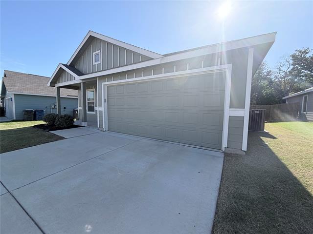 Building Photo - 1717 Round House Ln