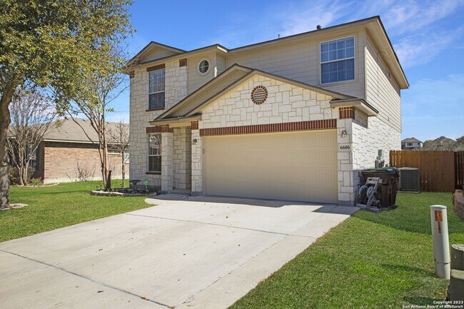 Foto del edificio - BEAUTIFUL 3-BEDROOM HOME WITH FANTASTIC PATIO IN ALAMO RANCH