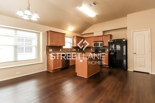 Building Photo - REDUCED!