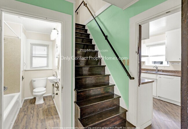 Building Photo - Charming Classic Home Built in 1925 Offeri...