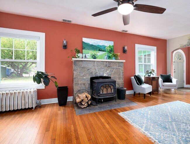 Foto del edificio - Asheville - Historic Charm Meets Modern Living!