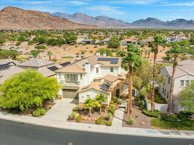 Building Photo - Stunning 5-Bedroom Home & Expansive Entertaining Areas in Red Rock Country Club