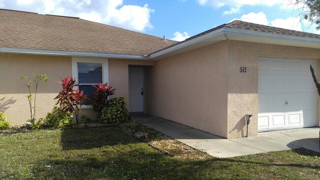 Building Photo - Spacious 2/2 with garage in family neighbo...