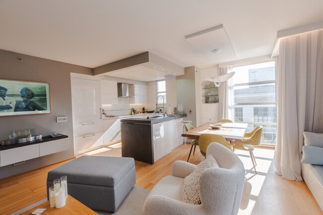 Photo - 1800 Washington St Apartment