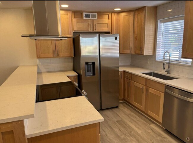 Foto del edificio - 3012 N Lee Ave