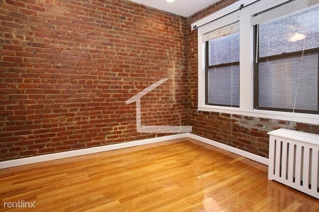 Building Photo - 55 Burbank St