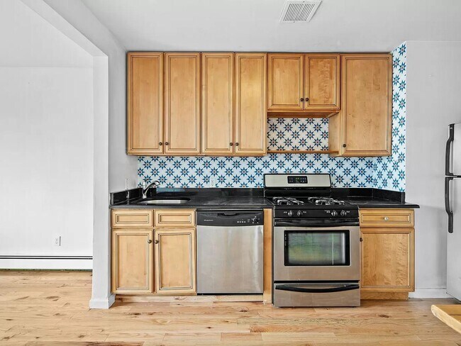 Foto del edificio - 93 Wyckoff Ave