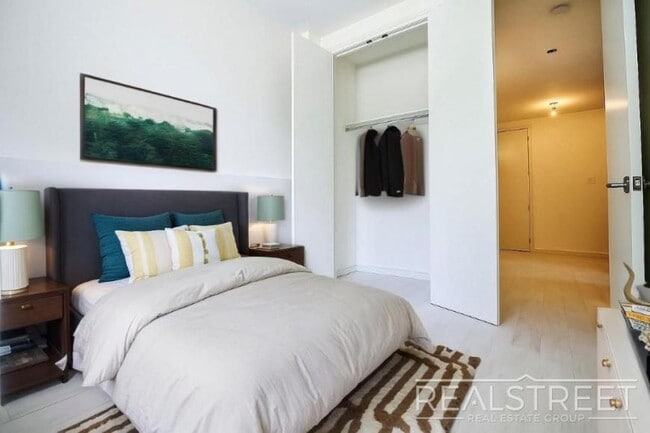 Foto del edificio - 3 bedroom in BROOKLYN NY 11225