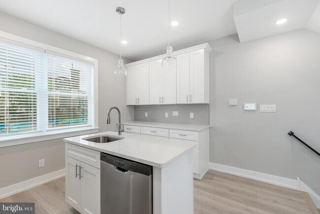 Foto del edificio - 2550 N Howard St