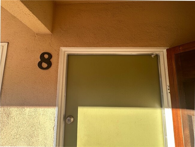 Building Photo - 5840 Hazeltine Ave