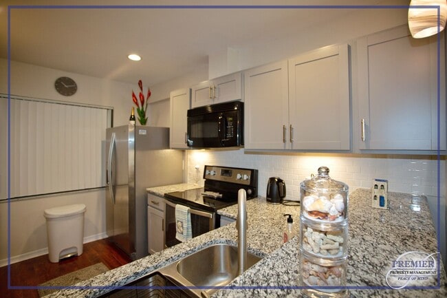 Building Photo - **FULLY FURNISHED SEASONAL RENTAL**BONITA SPRINGS**GATED COMMUNITY**