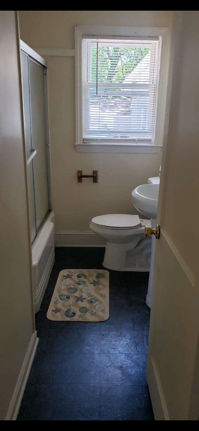 Building Photo - 1201 Highland Ave