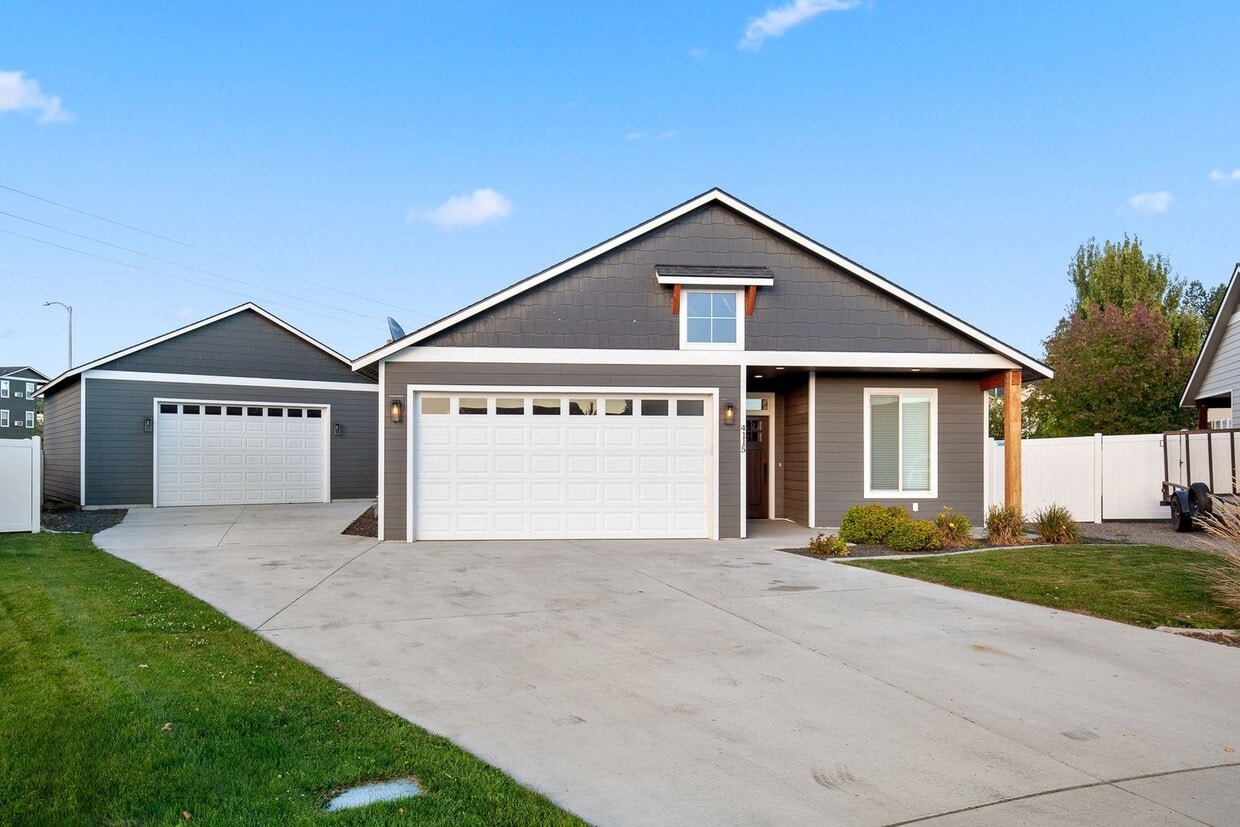 Foto principal - Newer Construction with 28X36 Shop!