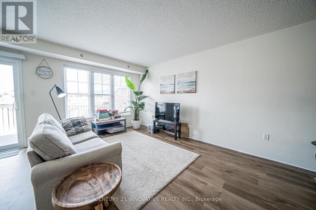 Photo du bâtiment - 3034-3034 Bur Oak Ave