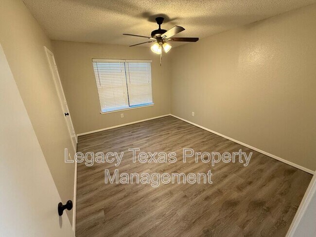 Foto del edificio - 516 Highpoint Dr