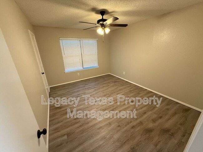 Building Photo - 516 Highpoint Dr