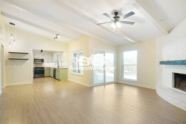 Foto del edificio - Updated home in Bedford! Ready for move-in