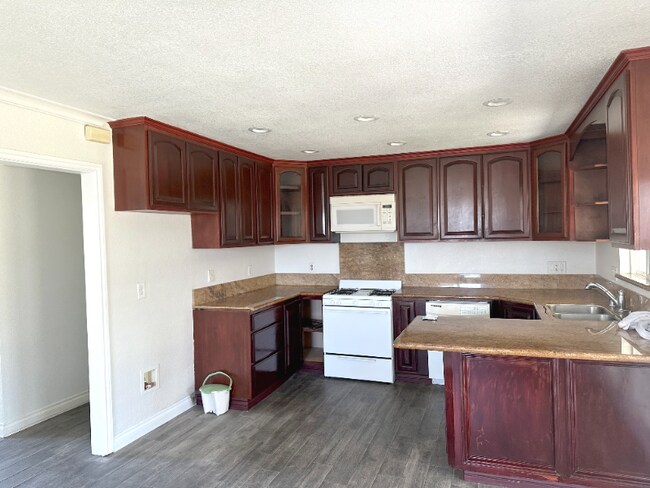 Foto del edificio - 1749 S Granite Ave