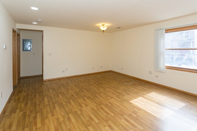 Building Photo - 2501 N Ashland Ave