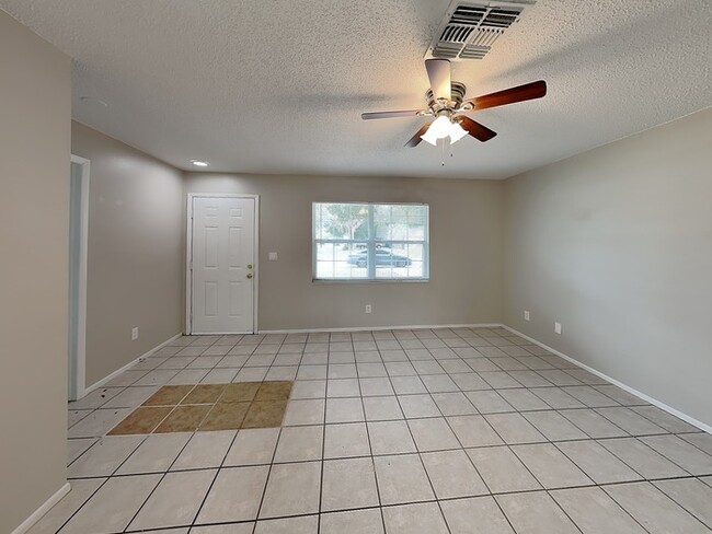 Building Photo - 107 Bayside Blvd