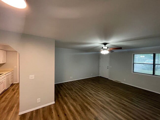 Building Photo - 2301/2307 W FR 164