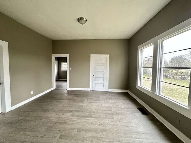 Building Photo - 1332 15th Pl SW