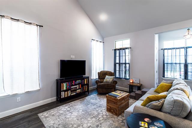 Foto del edificio - 3517 The Commons Pkwy