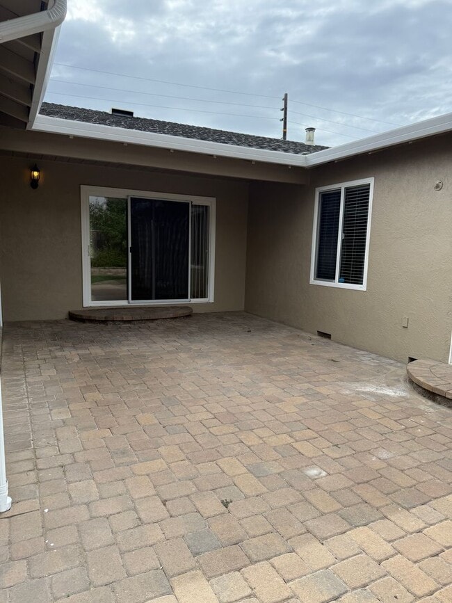 Building Photo - 1816 Boxwood Dr