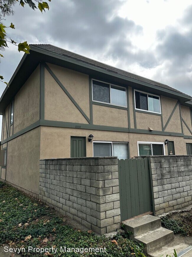 Building Photo - 2 br, 1.5 bath House - 1111 W. Francis Str...