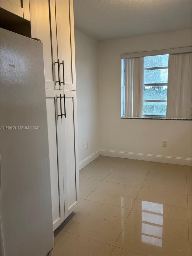 Building Photo - 2662 SE 19th Ct