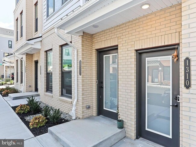 Building Photo - 1310 Parker Blvd