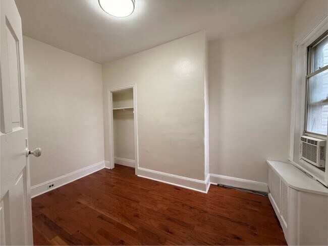 Foto del edificio - 2127 Tasker St