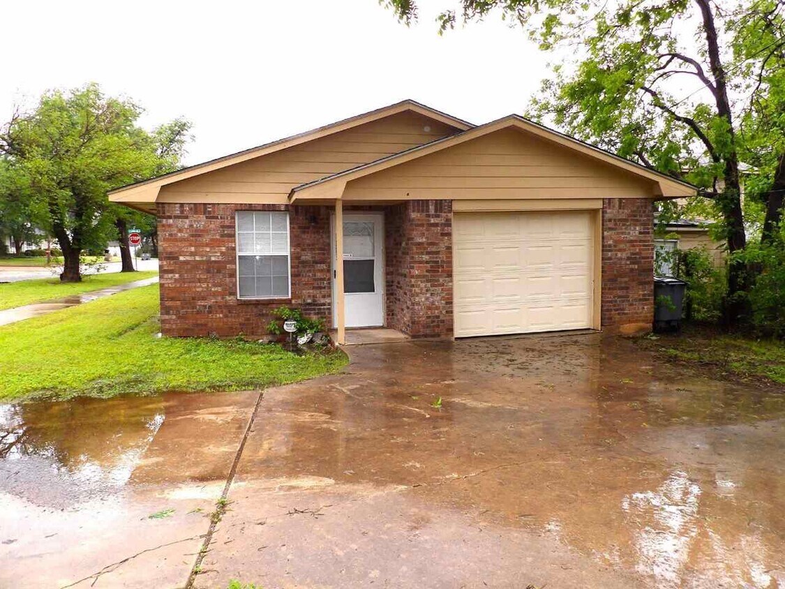 Foto principal - 1203 NW Bell Ave