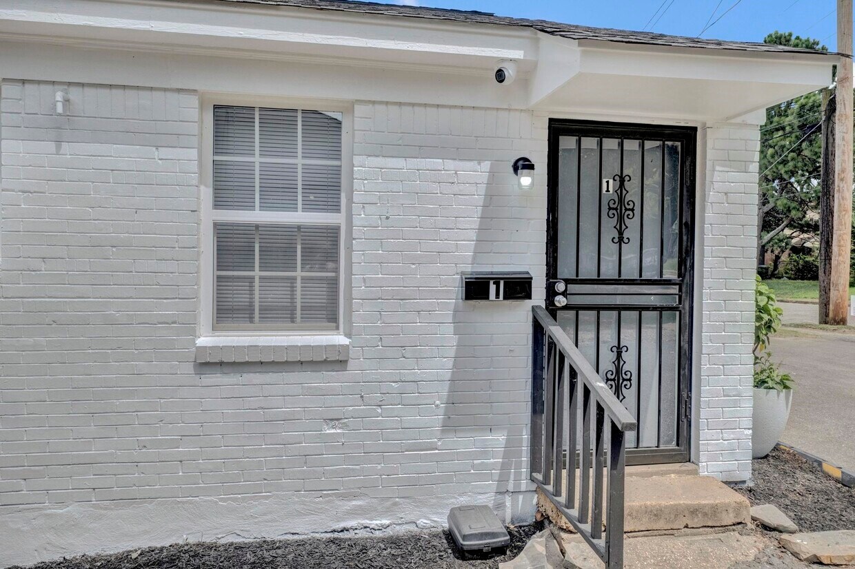 Foto principal - 2966 Yale Ave