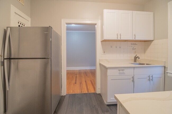 Building Photo - 6509 N Hoyne Ave