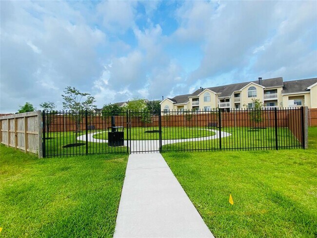 Building Photo - 406 S Centro Cir