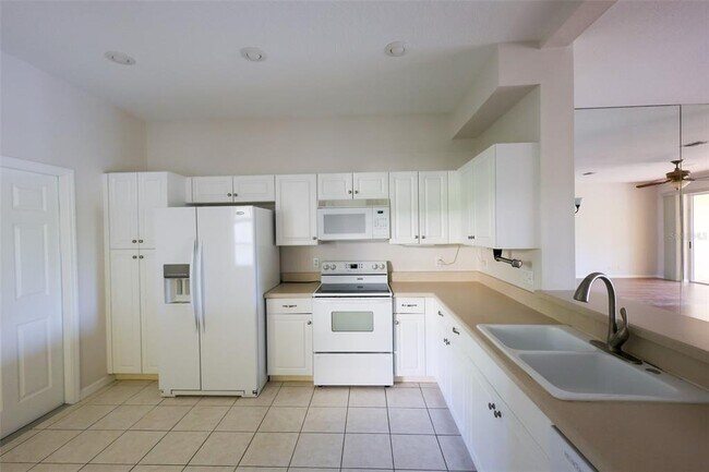 Foto del edificio - 611 Spring Lake Cir