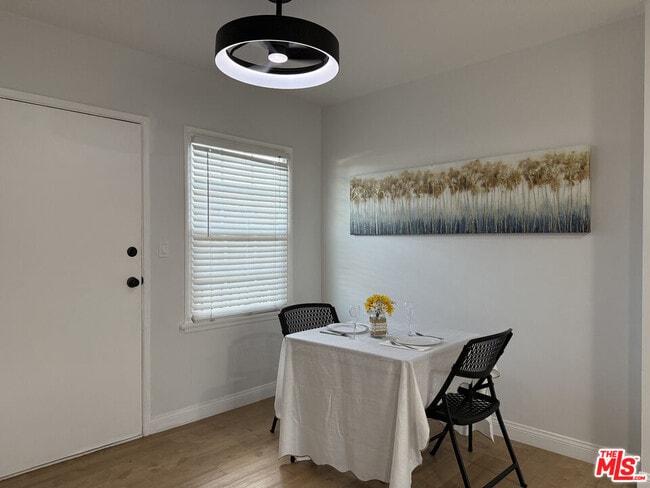 Foto del edificio - 3310 W 77th St