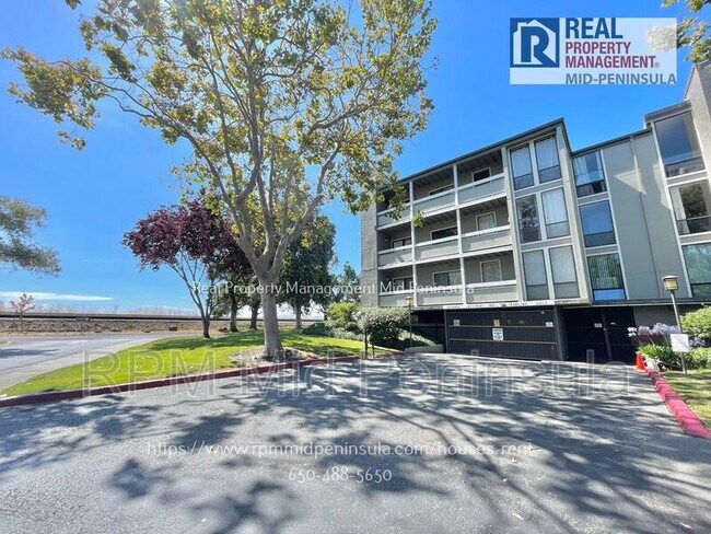 Foto del edificio - 1051 Beach Park Blvd
