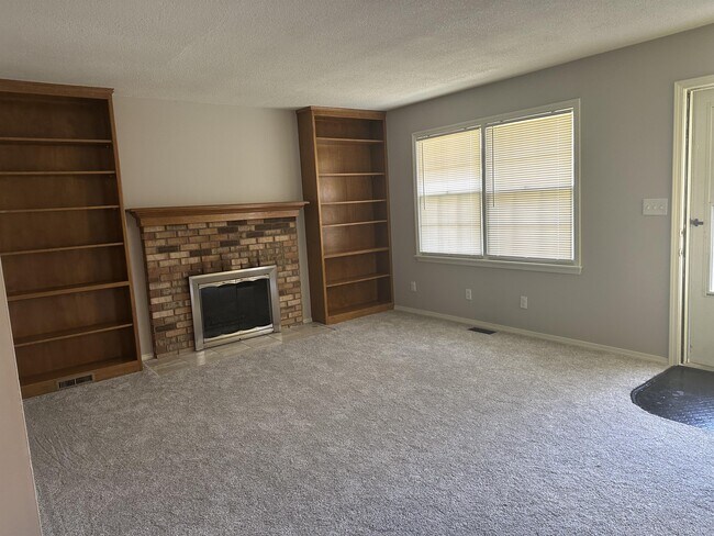 Foto del edificio - 1949 Heatherwood Dr